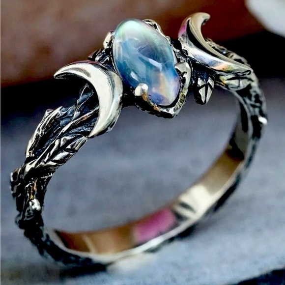 Artisan Jewelry - Bohemian Silver Triple Moon Ring size 8